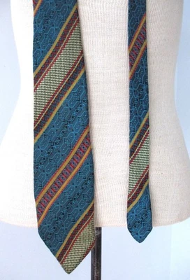 Corbata Columpio De Colección Años 50 60 Azul Rojo Dorado Diagonal Rayas Geométricas Brocado Piel de Tiburón Foto 1 de 4