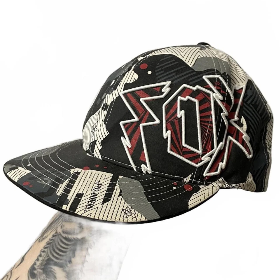 Boné masculino vintage Y2K Fox Racing bordado vermelho e multicolorido tamanho P/M ajustado - Imagem 1 de 3