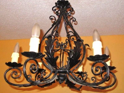 Lámpara araña hierro fundido provincial francés circa 1950 restaurada  Foto 1 de 4