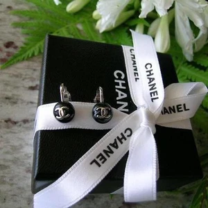 Auténticos Pendientes CHANEL Coco Negros - Imagen 1 de 10