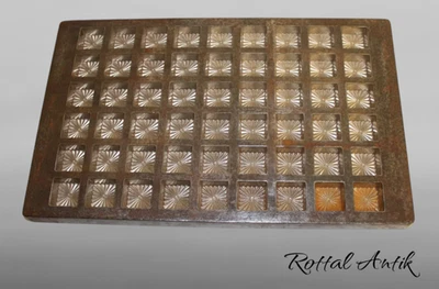 22725 antike große SCHOKOLADENFORM 54 x EISKONFEKT 2,2 kg massiv  Brocante - Bild 1 von 4