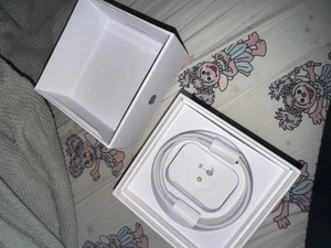 AirPods Pro 2ème génération (BONNE QUALITÉ ET EXCELLENTE AUDITION) - Photo 1 sur 3