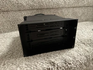 ICY DOCK flexiDOCK MB830SP-B Bez tac 3-kieszeniowy Zdejmowany 3,5-calowy SATA/SAS Hard Dr - Zdjęcie 1 z 6