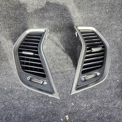 2013-2016 Hyundai Santa Fe Center Dash LEFT RIGHT AIR VENTS AIR VENT OEM - Image 1 of 2