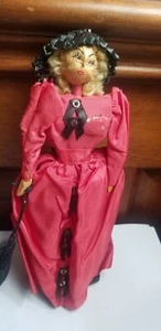 De colección Arte Popular Nuez Cabeza de Nogal Madera Americana Ozark Tía Muñeca Dama Con Paraguas - Imagen 1 de 6