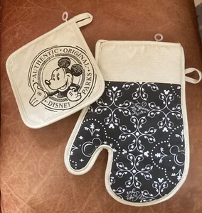 Mickey Mouse Glove & Hotpad Set - Picture 1 of 2
