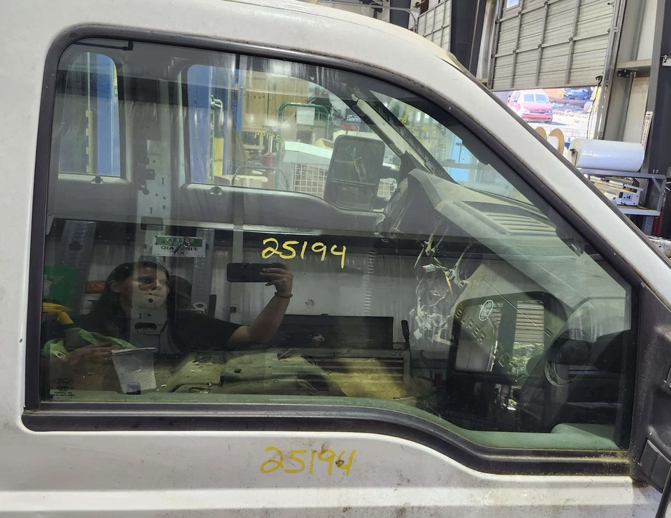 11-16 Ford F-250 F-350 puerta delantera ventana de vidrio lado derecho del pasajero OEM Foto 1 de 1