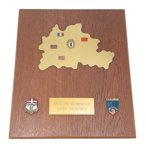 Vintage Berlin 3. Bn 6. Inf Plakette - Holz Messing Emaille Militär Geschenk - Bild 1 von 18