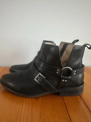 ANTHROPOLOGIE GEE WAWA Aries Cuero Negro Botines Hebilla Arnés Para Mujer 6M Foto 1 de 4