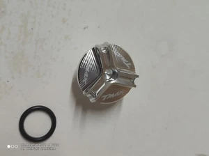 Yamaha T max Tmax 500 530 560 Tappo olio motore alluminio anodizzato argento  - Foto 1 di 3