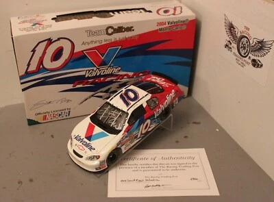 2004 Scott Riggs Valvoline 1/24 Team Caliber Owner's NASCAR Diecast Autographed - Image 1 of 2