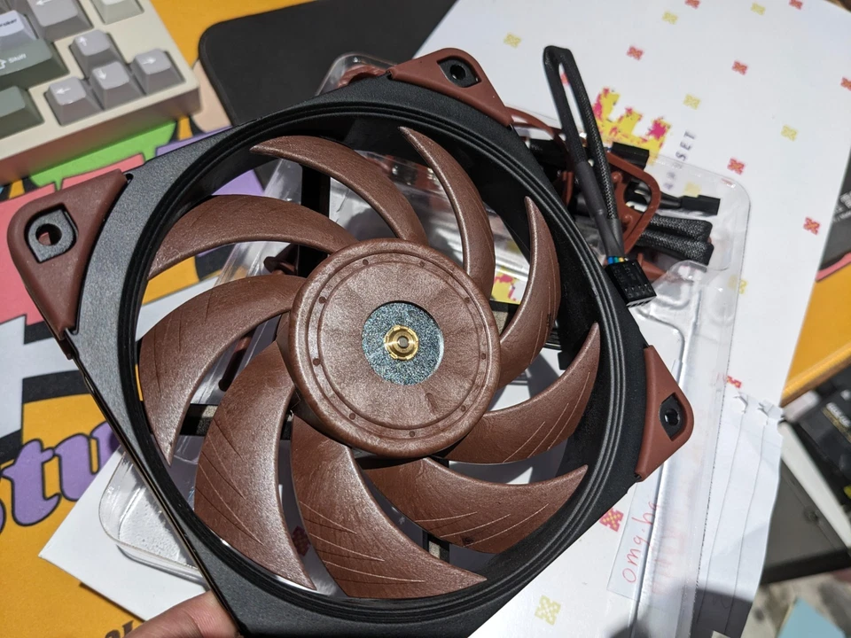 Ventiladores Noctua NF-A12x25 pintados a medida Foto 1 de 4