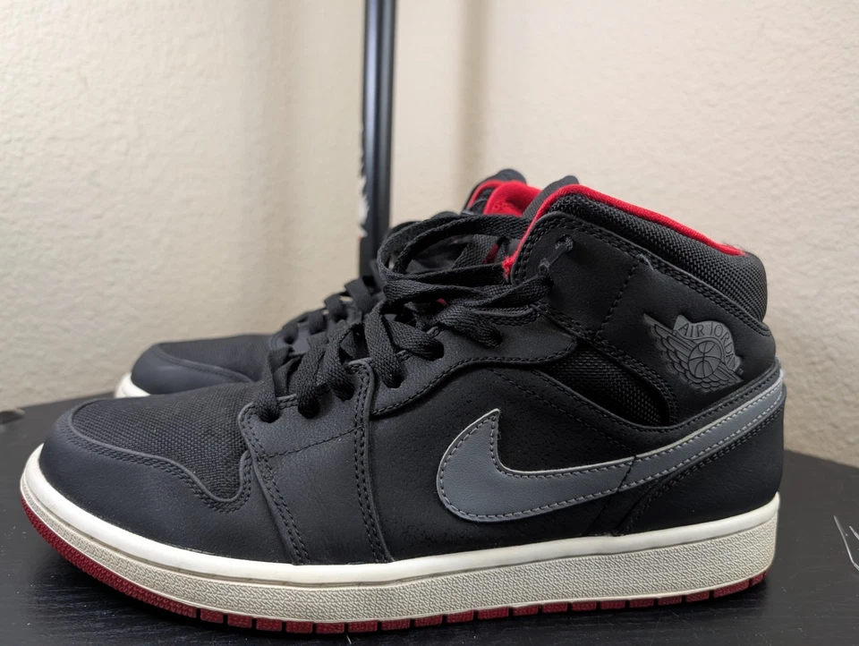 Air Jordan 1 Mid Negro/Gris Frío-Rojo Gimnasio Hombre Talla 11 (554724-004) Foto 1 de 4
