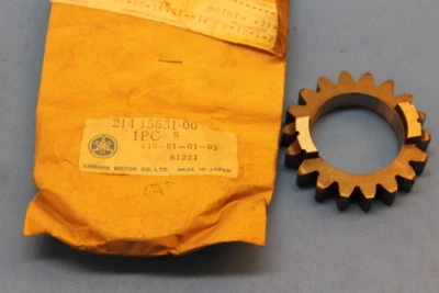 NOS YAMAHA DT1 DT3 MX250 MX360 YZ250 KICK PINION GEAR PART# 214-15631-00-00 - Image 1 of 4