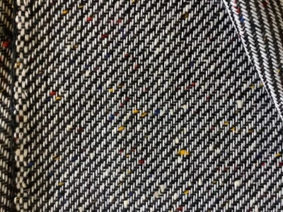 复古编织羊毛混纺缝纫织物 60 英寸 x 84 英寸黑色 + 白色带彩色斑点 — 第 1/4 张图片