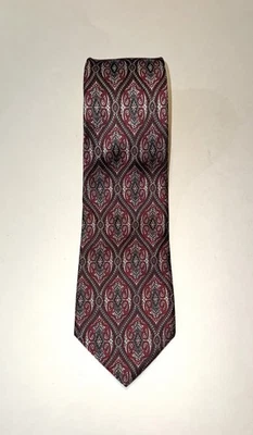Corbata Extra Larga Birmania Bibas, Cuerpo Rojo con Estampado Geométrico Plateado, Negro Blanco Foto 1 de 4