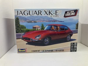 Revell 1/24 Scale Jaguar XK-E (E-Type) Plastic Model Kit 85-4509 - Picture 1 of 6