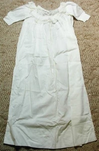 TAUFKLEID TAUFKLEID KLEID ADRIAN AUS MOUNTAIN HOME IDAHO UM 1905 - Bild 1 von 2