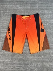 Oakley X Buckle Herren 33 Boardshorts Badehose Spellout Orange Schwarz Neon - Bild 1 von 17