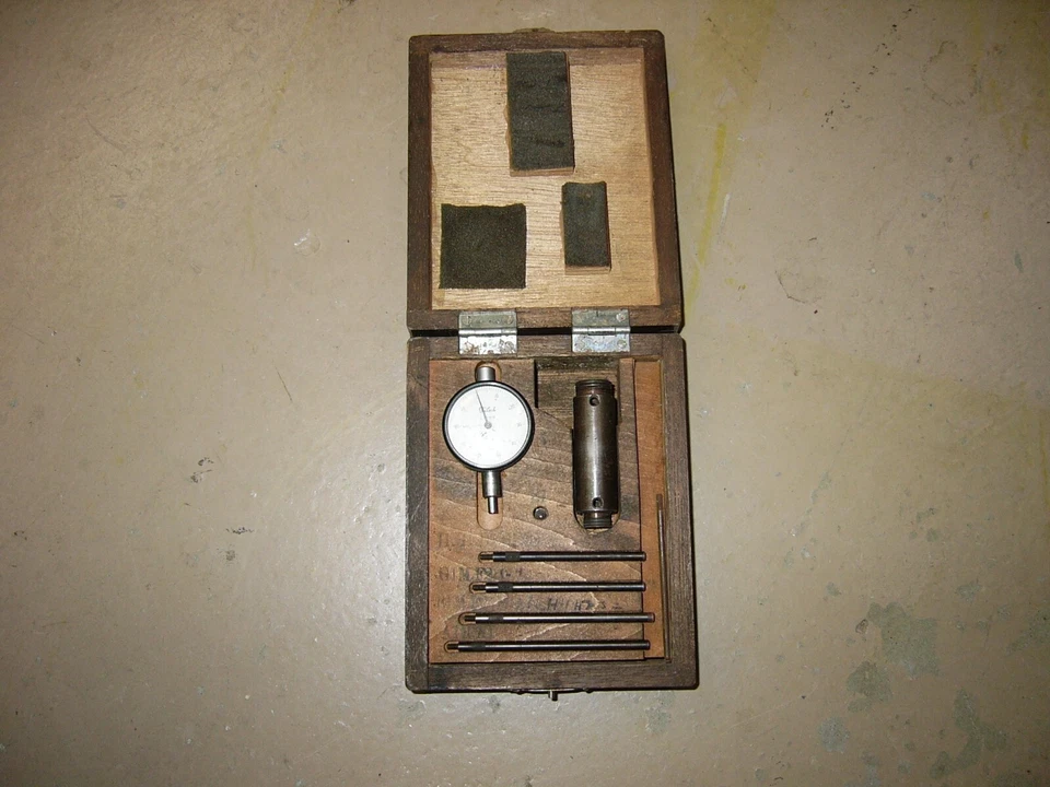Dial indicator Teclock Dial Indicator Set 5-.05mm Set in Wooden Case Japan - Image 1 of 1