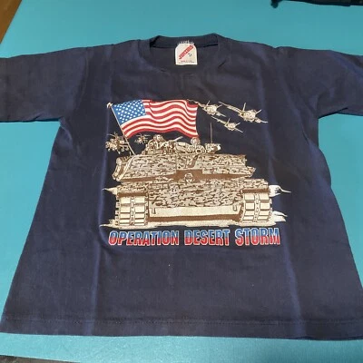 Camisa Gráfica Operación Tormenta del Desierto De Colección Niños S 4-6 Azul Cuello Redondo Foto 1 de 3