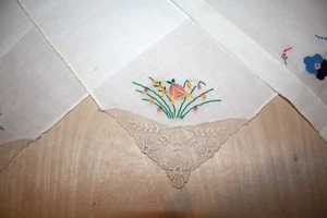 VTG White Cotton Hanky Handkerchiefs Ladies Lot of 5 Embroidered Corners Floral - Picture 1 of 6