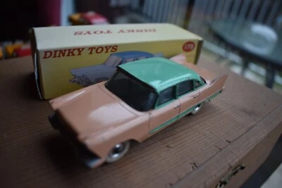 Dinky 178 1957 Plymouth Savoy excelente estado con caja de réplica Foto 1 de 3