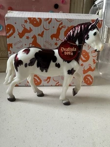 BREYER FREEDOM HALLOWEEN CABALLO DRAFTULA LE BRILLA EN LA OSCURIDAD - Imagen 1 de 3
