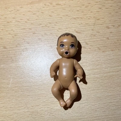 Barbie Skipper Babysitters Inc Muñeca Bebé Cabello Marrón y Ojos Mattel Drink N Wet Foto 1 de 3