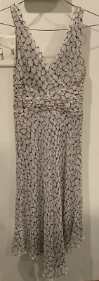 NUEVO Vestido de Seda Dressbarn Patrón Abstracto Ajuste y Acampanado Cuello en V Talla 4 Foto 1 de 4