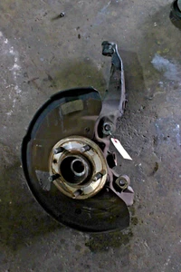 10-16 Land Rover L319 LR4 Front Right Side Spindle Knuckle Hub w/ Shield OEM - Picture 1 of 5
