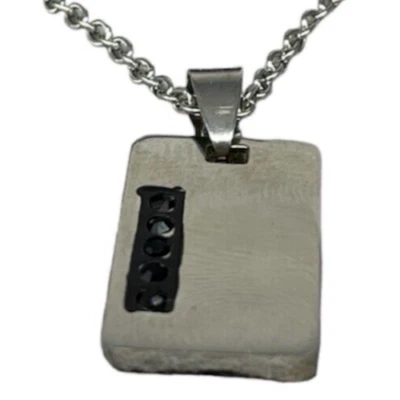 Collana medaglietta uomo catenina color argento pietre nere in acciaio inox 50cm - Immagine 1 di 4