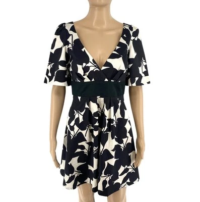 French Connection Donna Nero Stampa Floreale Scollo V Manica Corta Abito Taglia - Immagine 1 di 4