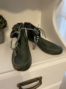 Ladies Unbranded Green Furry Booties Size 43 Size 9 - Picture 1 of 8