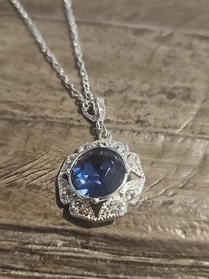 Collar color zafiro tono plata Foto 1 de 4