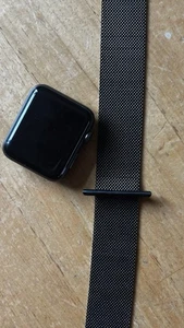 Apple Watch Series 3 - 42mm - Milanese Loop - Picture 1 of 7