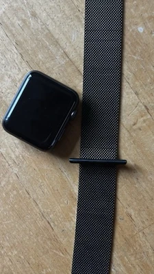 Apple Watch Series 3 - 42mm - Milanese Loop  - Image 1 of 4