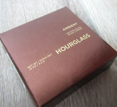 NUEVO RUBOR ILUMINACIÓN AMBIENTAL RELOJ DE ARENA .15 OZ LUMINOSO SUBLIME MAQUILLAJE AL RAS Foto 1 de 2