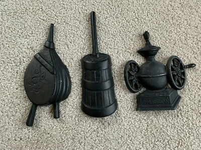 Colgadores de pared de hierro fundido Sexton de 3 piezas de colección años 60 FUELLE BATIDOR DE MANTEQUILLA MOLINO DE CAFÉ Foto 1 de 4