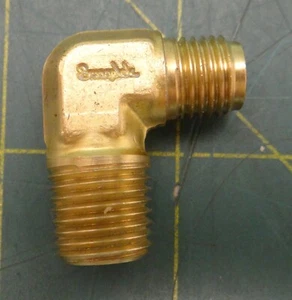 Swagelok B-400-2-4 Brass 90° Elbow 1/4" Tube x 1/4" Male NPT Fitting Missing Nut - Picture 1 of 5