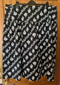M&S🌷BNWT🌷BLACK WHITE FLORAL SKIRT COTTON RICH 🌷UK SIZE 24 REG LENGTH 🌷 - Picture 1 of 5