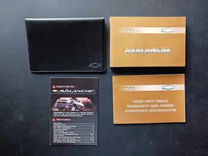 2002 Chevy Avalanche Owners Manual Guide Set With Case OEM - Picture 1 of 2