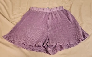 Pantaloncini-gonna donna Pretty Little Thing lilla plissettati look taglia 2 - Foto 1 di 4