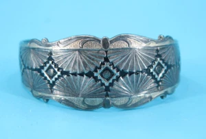 Vtg Montana Silversmiths Etched Silver Tone Cuff Bracelet Signed Southwest - Picture 1 of 11
