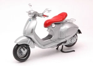 Vespa Collection Model 1:18 Scale VESPA 946 Diecast Motor Bike Vehicles - Picture 1 of 1