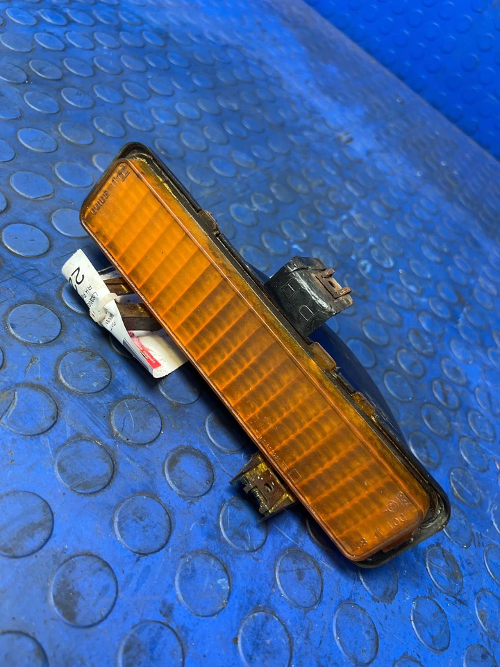 1991 - 1993 Chevy S10 Park Lamp Turn Signal Light RH Passenger Side OEM 05976644 - Image 1 of 3