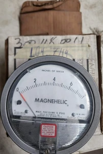 Dwyer 2008 Magnehelic Pressure Gauge - Picture 1 of 5