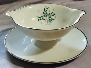 VINTAGE SYRACUSE CHINA "LYRIC" GRAVY BOAT W/ATTACHED UNDERPLATE - EUC, FLAWLESS! - Picture 1 of 5