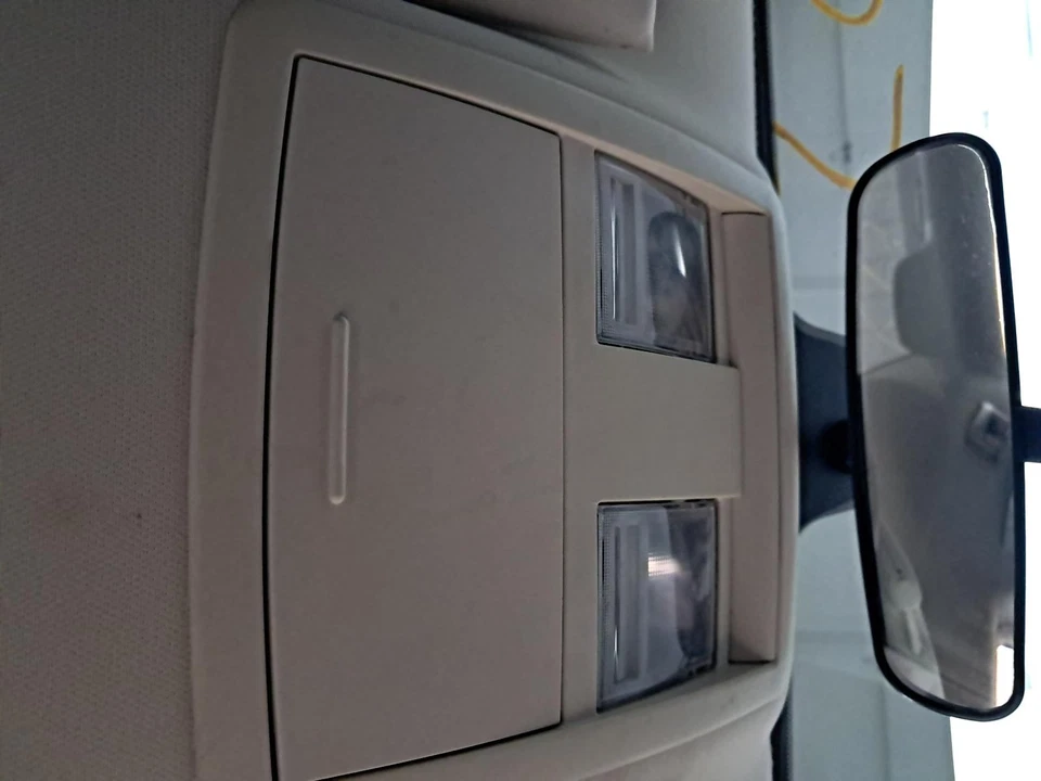 Consola central superior delantera usada se adapta a: Chrysler 300 2010 techo sin techo corredizo delantero U Foto 1 de 4