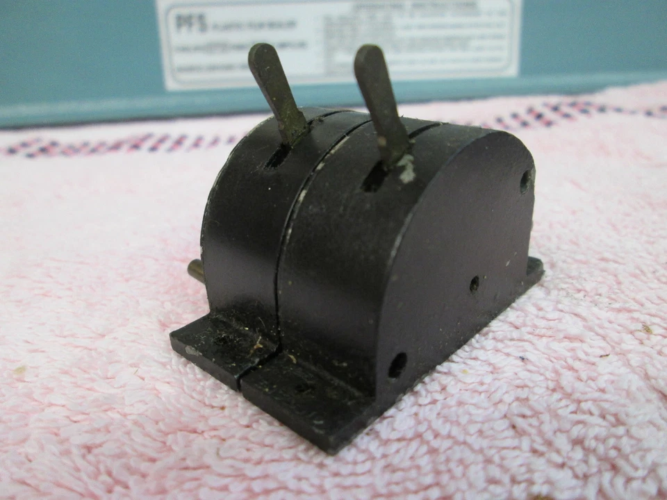 TRIX? CONTROL SWITCHES BLACK X 2 - Image 1 of 1